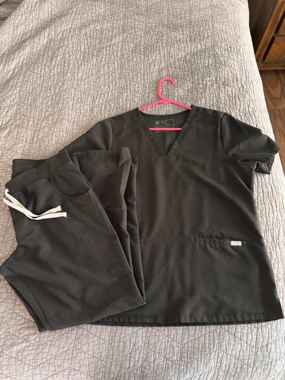 Figs Women’s Scrub Set in Black